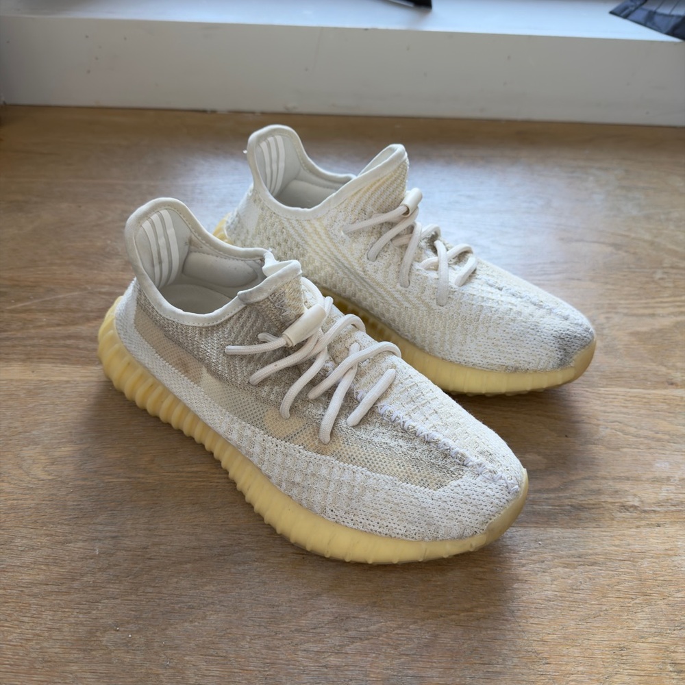Yeezy Boosts 350 V2